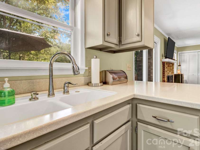 238 Park Lane, Hendersonville, NC 28791.  MLS# CAR4359768, YatesRealty ID 12301. 
