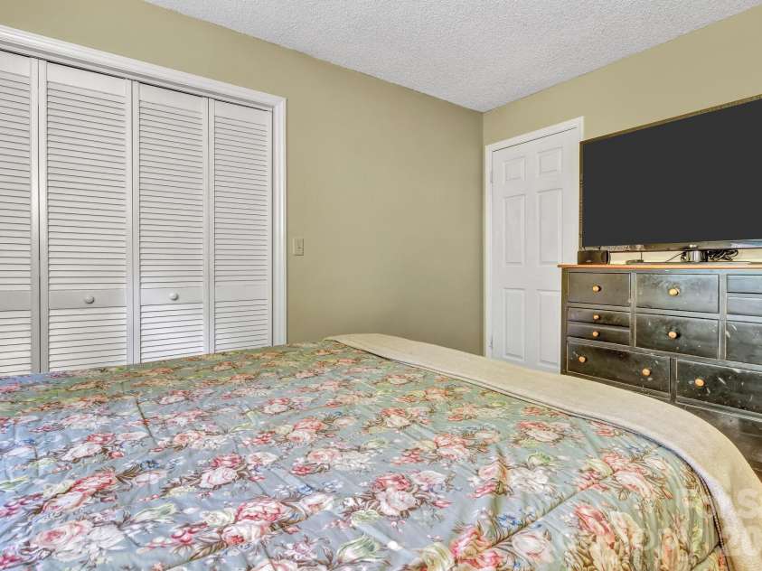 238 Park Lane, Hendersonville, NC 28791.  MLS# CAR4359768, YatesRealty ID 12301. 