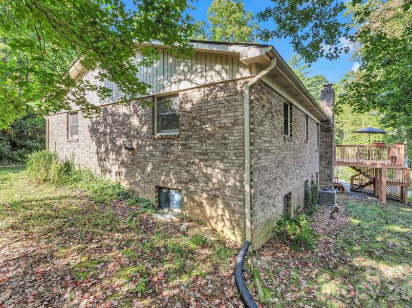 238 Park Lane, Hendersonville, NC 28791.  MLS# CAR4359768, YatesRealty ID 12301. 