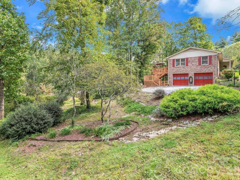 238 Park Lane, Hendersonville, NC 28791.  MLS# CAR4359768, YatesRealty ID 12301. 