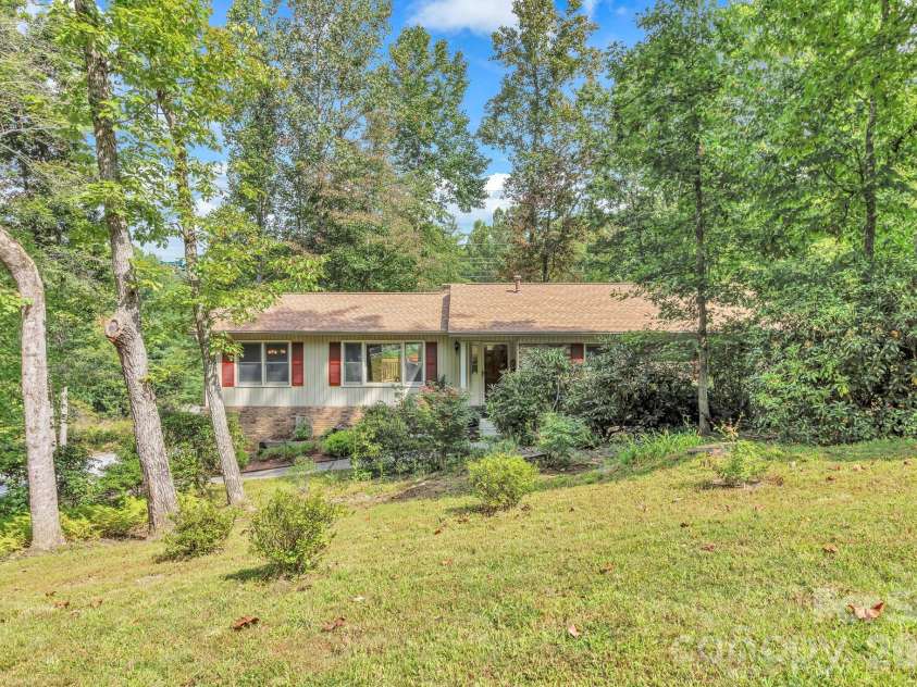 238 Park Lane, Hendersonville, NC 28791.  MLS# CAR4359768, YatesRealty ID 12301. 