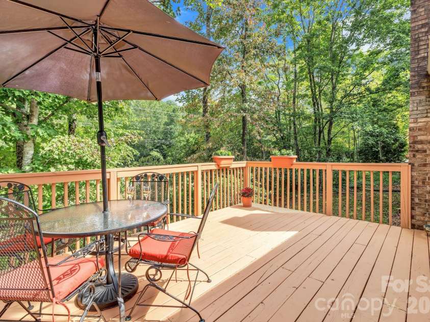 238 Park Lane, Hendersonville, NC 28791.  MLS# CAR4359768, YatesRealty ID 12301. 