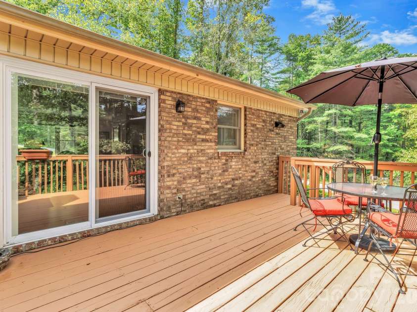 238 Park Lane, Hendersonville, NC 28791.  MLS# CAR4359768, YatesRealty ID 12301. 