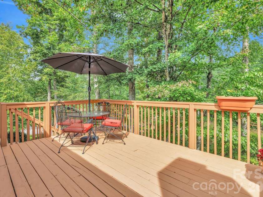 238 Park Lane, Hendersonville, NC 28791.  MLS# CAR4359768, YatesRealty ID 12301. 