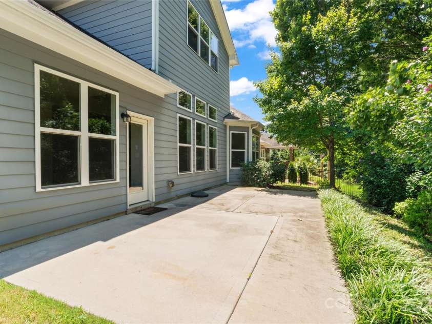 11604 Bradford Park Drive, Davidson, NC 28036.  MLS# CAR4222363, YatesRealty ID 12303. 