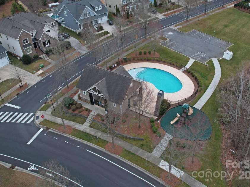 11604 Bradford Park Drive, Davidson, NC 28036.  MLS# CAR4222363, YatesRealty ID 12303. Community pool