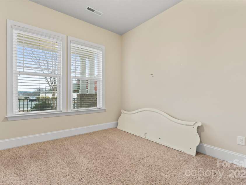 11604 Bradford Park Drive, Davidson, NC 28036.  MLS# CAR4222363, YatesRealty ID 12303. Front bedroom