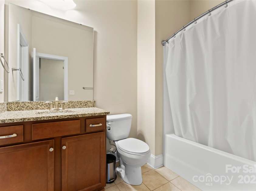 11604 Bradford Park Drive, Davidson, NC 28036.  MLS# CAR4222363, YatesRealty ID 12303. Full bath on main level