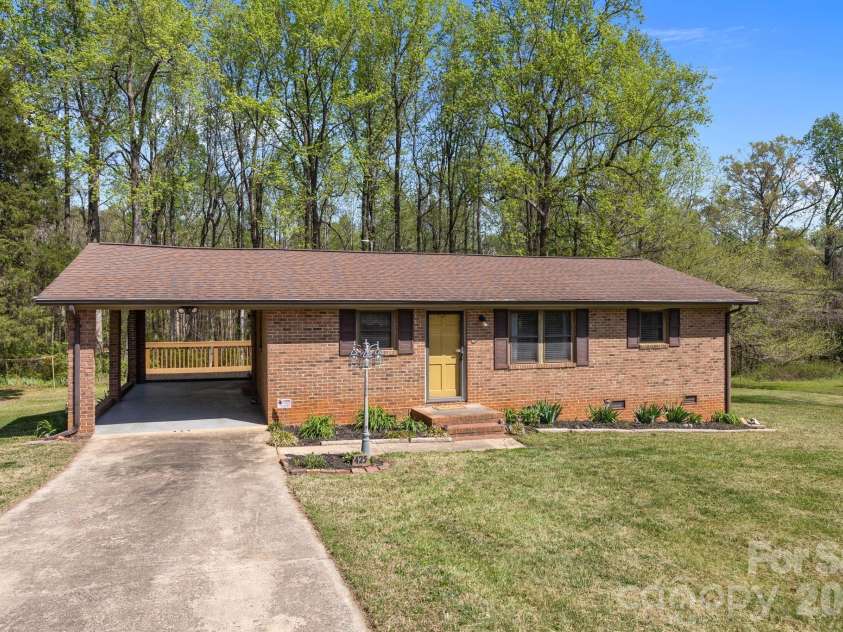425 Robinson Road, Salisbury, NC 28144.  MLS# CAR4367799, YatesRealty ID 12303. 