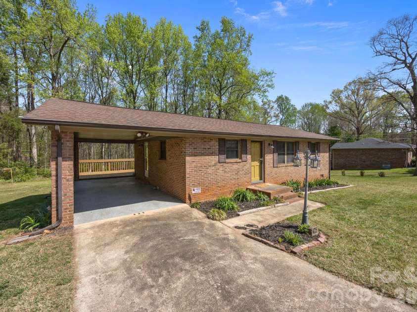 425 Robinson Road, Salisbury, NC 28144.  MLS# CAR4367799, YatesRealty ID 12303. 