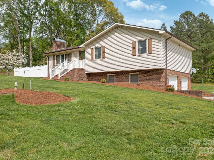 195 Old Farm Lane, Mocksville, NC 27028.  MLS# CAR4249878, YatesRealty ID 12304. 