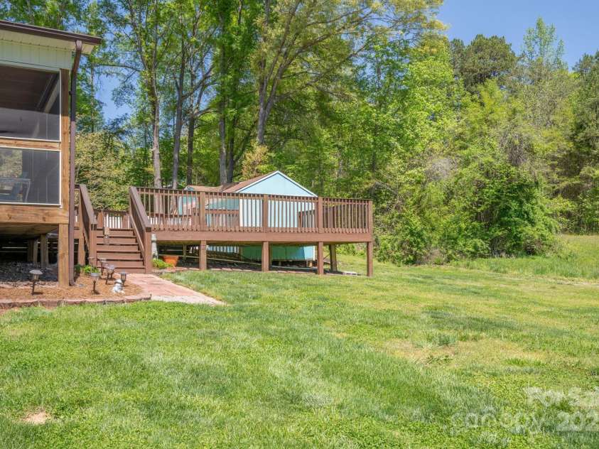 195 Old Farm Lane, Mocksville, NC 27028.  MLS# CAR4249878, YatesRealty ID 12304. 