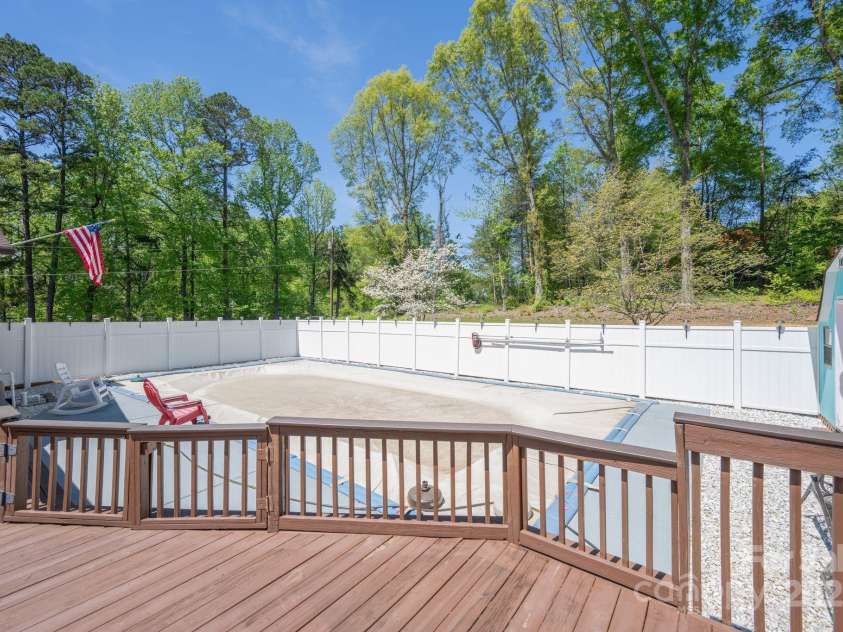 195 Old Farm Lane, Mocksville, NC 27028.  MLS# CAR4249878, YatesRealty ID 12304. 