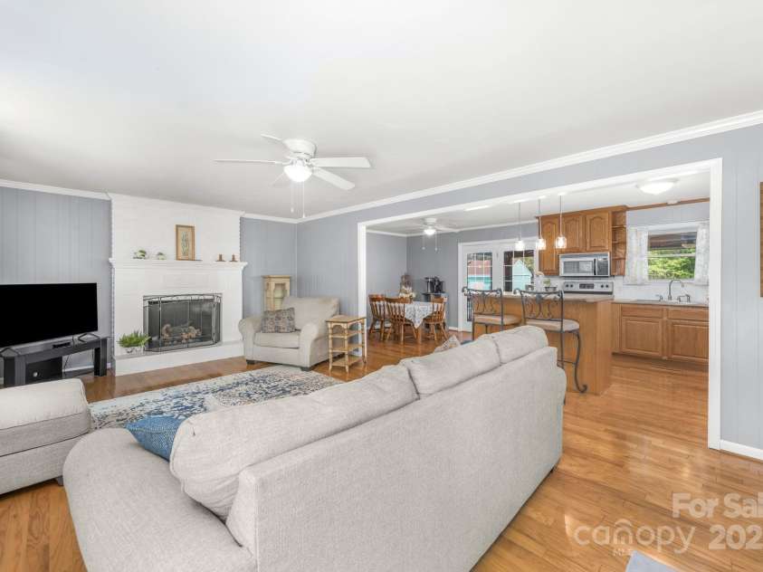 195 Old Farm Lane, Mocksville, NC 27028.  MLS# CAR4249878, YatesRealty ID 12304. 