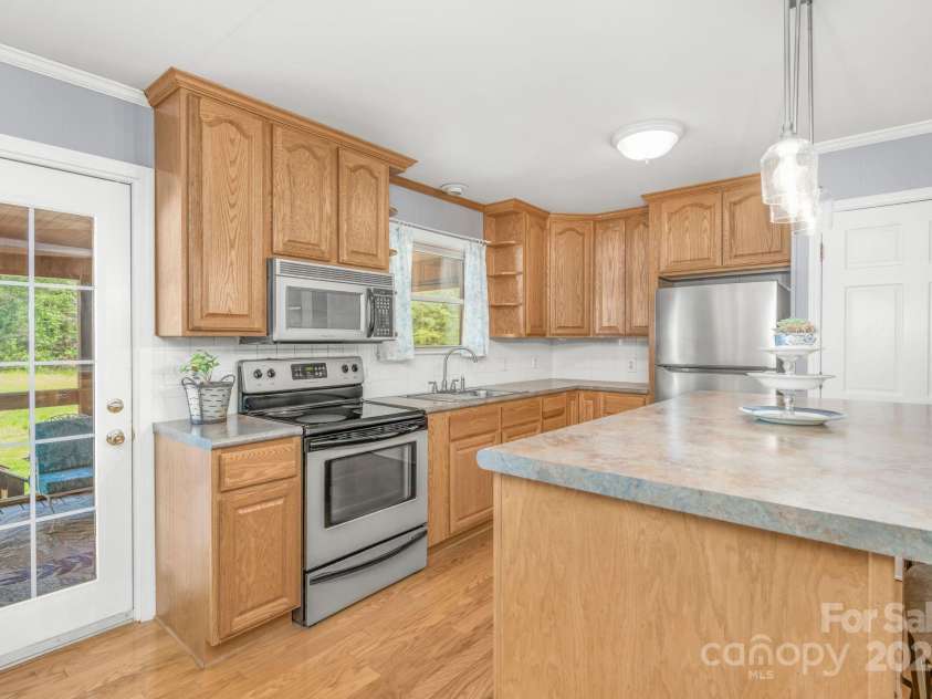 195 Old Farm Lane, Mocksville, NC 27028.  MLS# CAR4249878, YatesRealty ID 12304. 