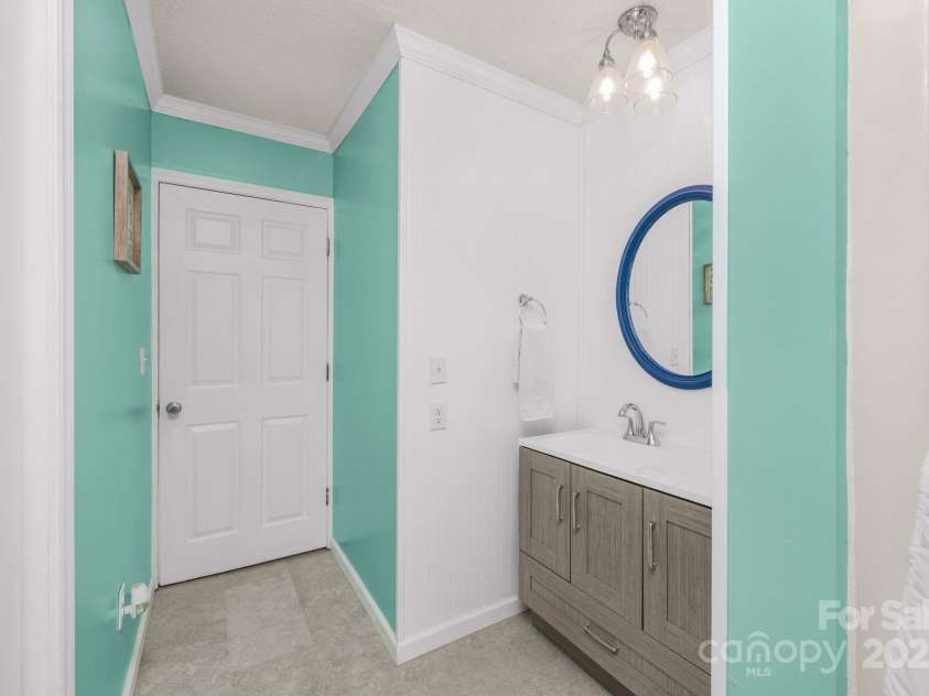 195 Old Farm Lane, Mocksville, NC 27028.  MLS# CAR4249878, YatesRealty ID 12304. 