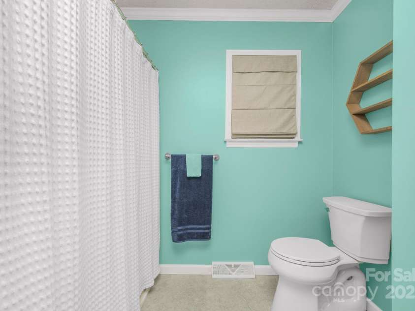 195 Old Farm Lane, Mocksville, NC 27028.  MLS# CAR4249878, YatesRealty ID 12304. 