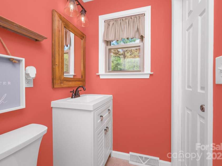 195 Old Farm Lane, Mocksville, NC 27028.  MLS# CAR4249878, YatesRealty ID 12304. 