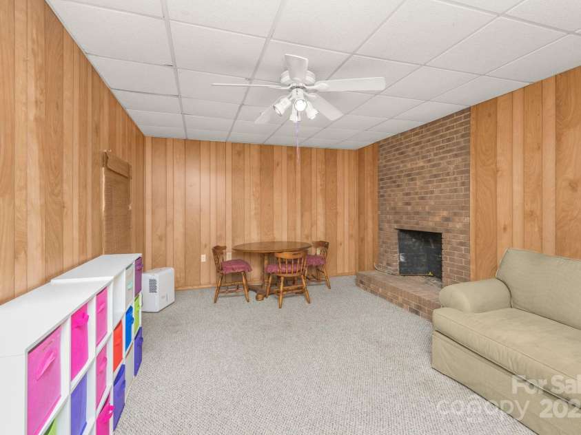 195 Old Farm Lane, Mocksville, NC 27028.  MLS# CAR4249878, YatesRealty ID 12304. 