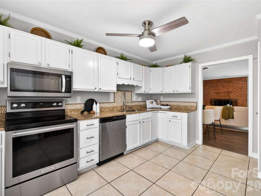 311 Silverleaf Circle, Kannapolis, NC 28083.  MLS# CAR4366595, YatesRealty ID 12305. 