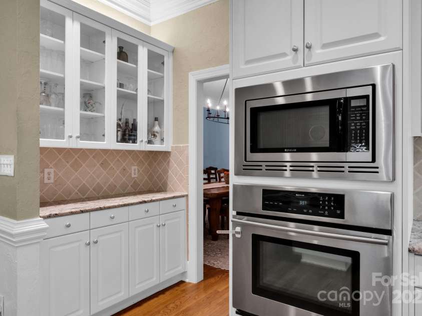 8305 Bar Harbor Lane, Charlotte, NC 28210.  MLS# CAR4253979, YatesRealty ID 12305. 