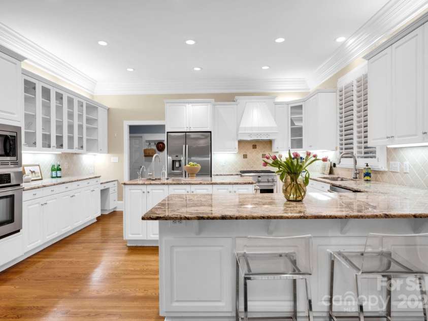 8305 Bar Harbor Lane, Charlotte, NC 28210.  MLS# CAR4253979, YatesRealty ID 12305. 