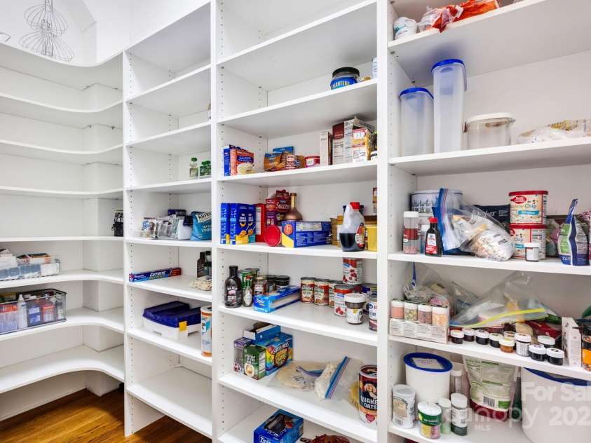 8305 Bar Harbor Lane, Charlotte, NC 28210.  MLS# CAR4253979, YatesRealty ID 12305. 