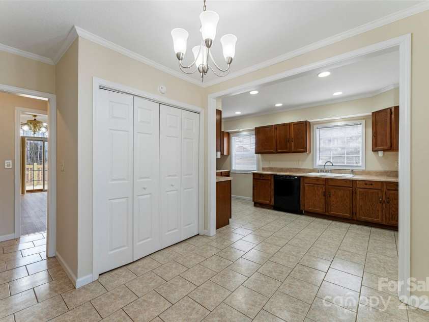 226 Dogwood Lane, Hendersonville, NC 28792.  MLS# CAR4240101, YatesRealty ID 12306. Kitchen/Dining