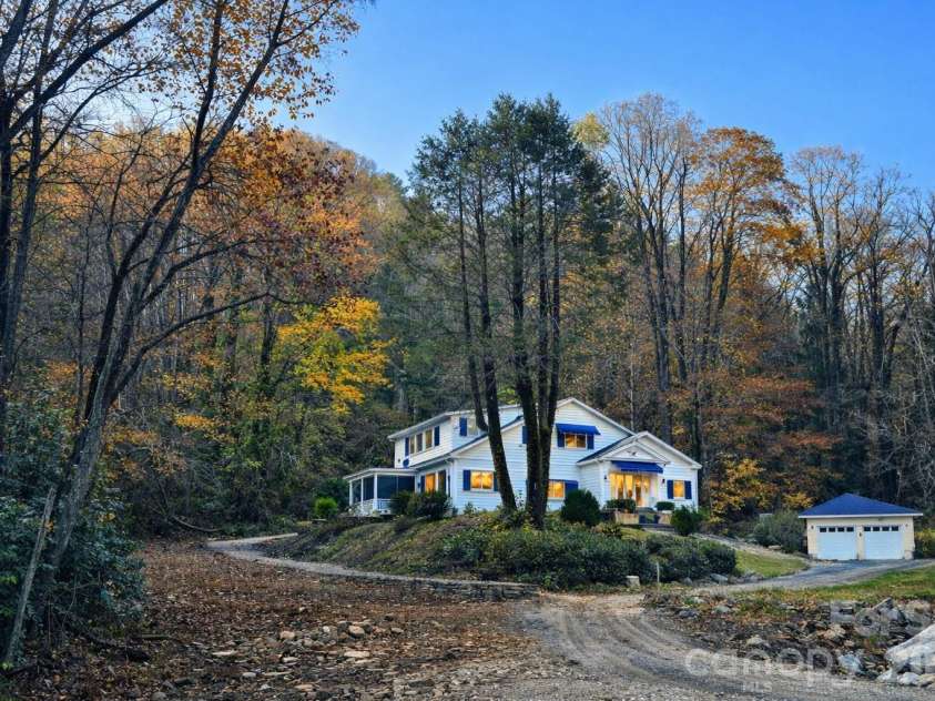 34 Landfair Lane, Hendersonville, NC 28792.  MLS# CAR4368004, YatesRealty ID 12308. 