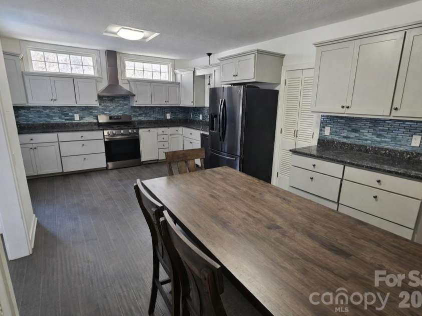 34 Landfair Lane, Hendersonville, NC 28792.  MLS# CAR4368004, YatesRealty ID 12308. 