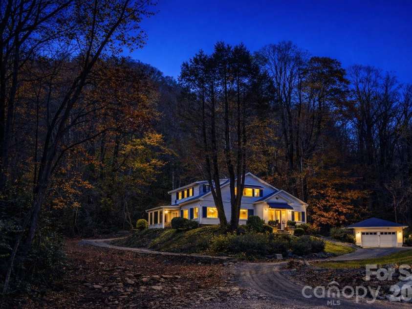 34 Landfair Lane, Hendersonville, NC 28792.  MLS# CAR4368004, YatesRealty ID 12308. 
