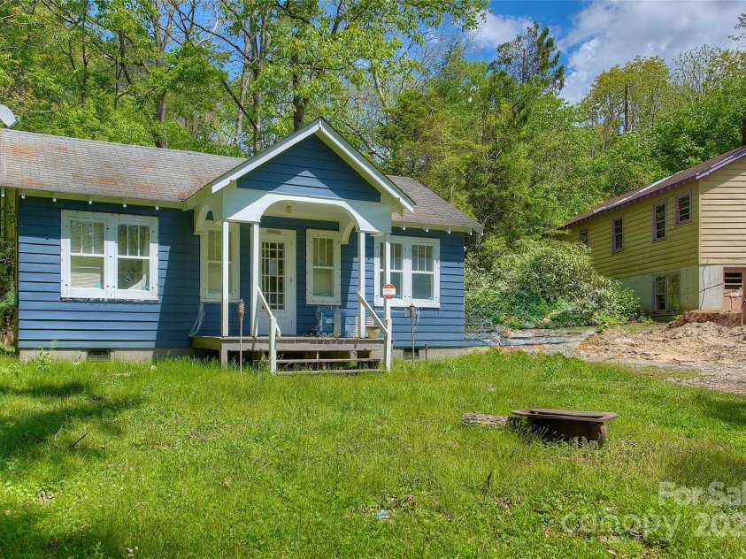 161 Highland Avenue, Spruce Pine, NC 28777.  MLS# CAR4256804, YatesRealty ID 12309. 