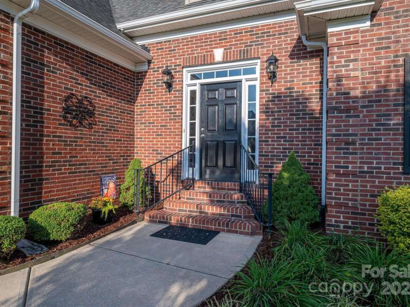 4006 St. Andrews Court, Cramerton, NC 28032.  MLS# CAR4190866, YatesRealty ID 1231. 