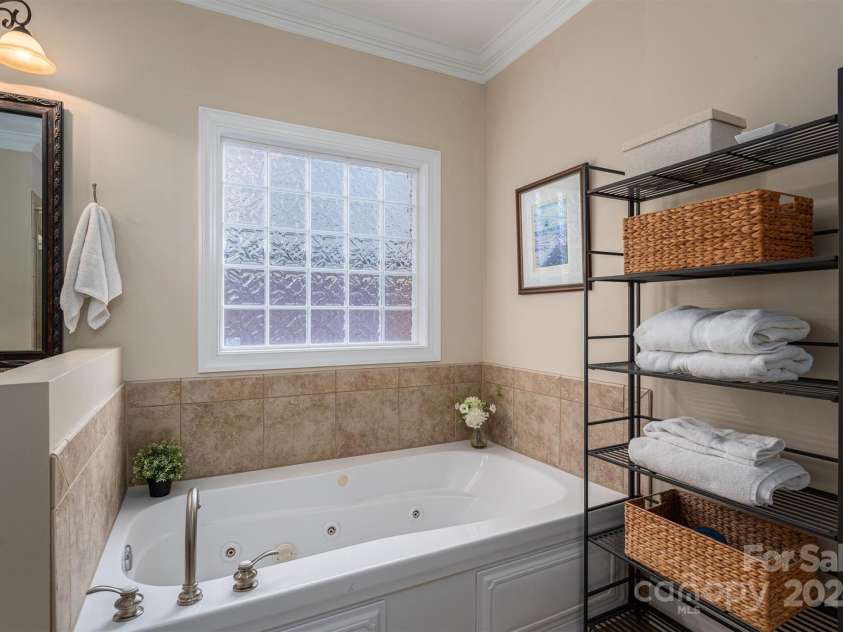 4006 St. Andrews Court, Cramerton, NC 28032.  MLS# CAR4190866, YatesRealty ID 1231. 