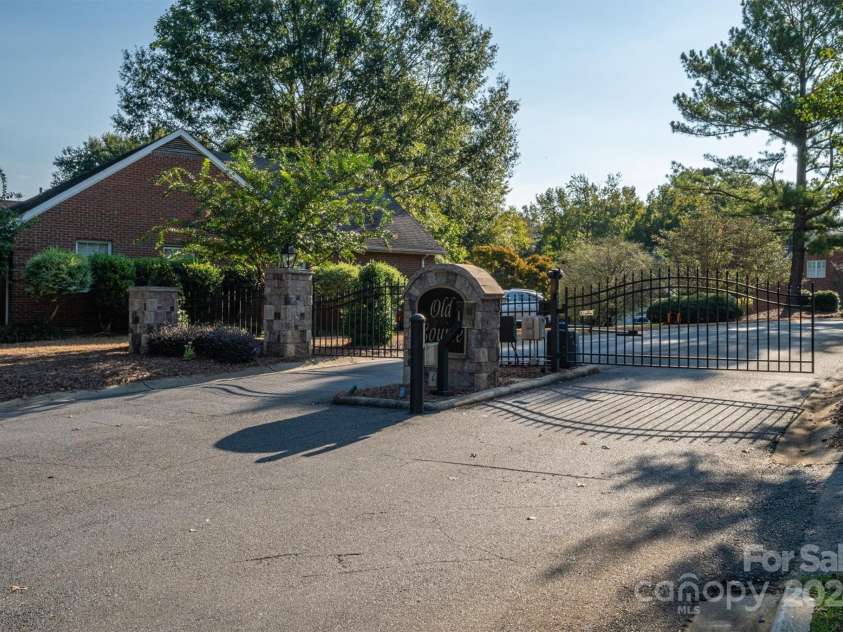 4006 St. Andrews Court, Cramerton, NC 28032.  MLS# CAR4190866, YatesRealty ID 1231. 