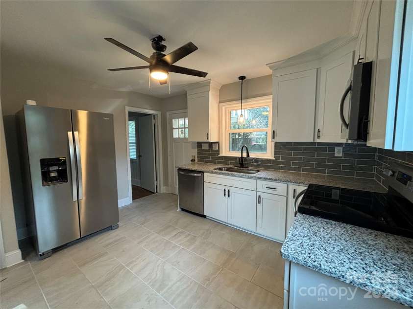 3427 Eastway Drive, Charlotte, NC 28205.  MLS# CAR4199216, YatesRealty ID 12310. Kitchen