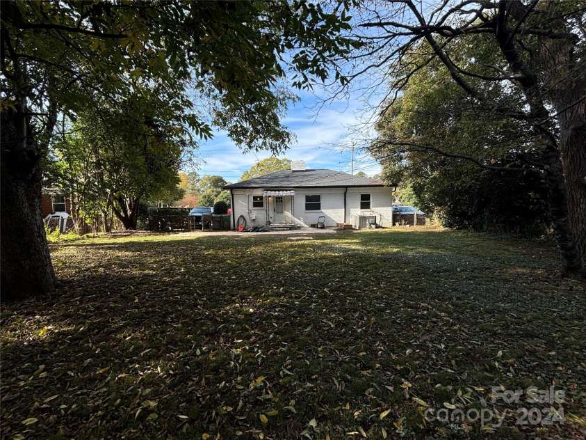 3427 Eastway Drive, Charlotte, NC 28205.  MLS# CAR4199216, YatesRealty ID 12310. Rear