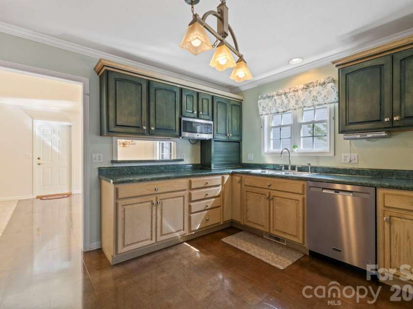 372 Kingfisher Lane, Mills River, NC 28759.  MLS# CAR4310639, YatesRealty ID 12310. 