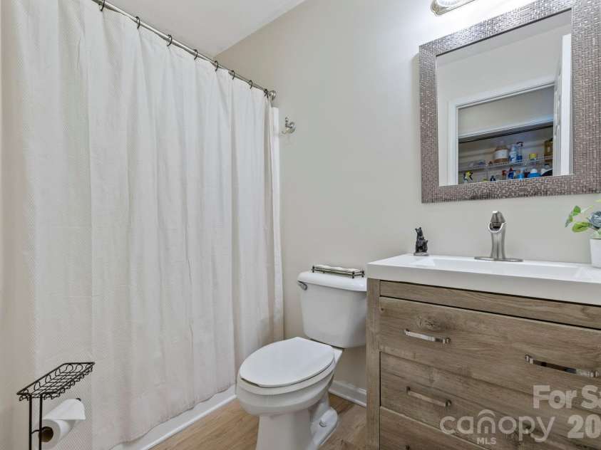 372 Kingfisher Lane, Mills River, NC 28759.  MLS# CAR4310639, YatesRealty ID 12310. 