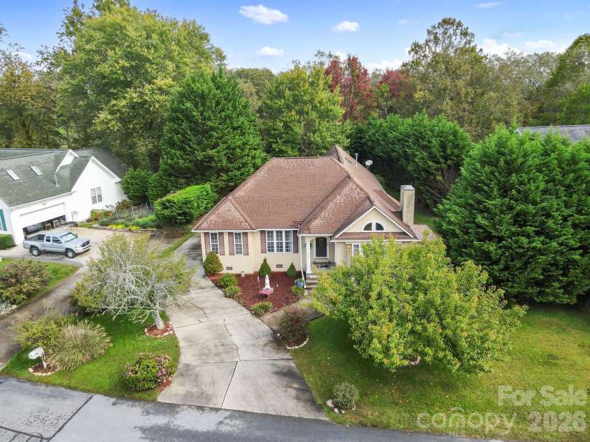 372 Kingfisher Lane, Mills River, NC 28759.  MLS# CAR4310639, YatesRealty ID 12310. 