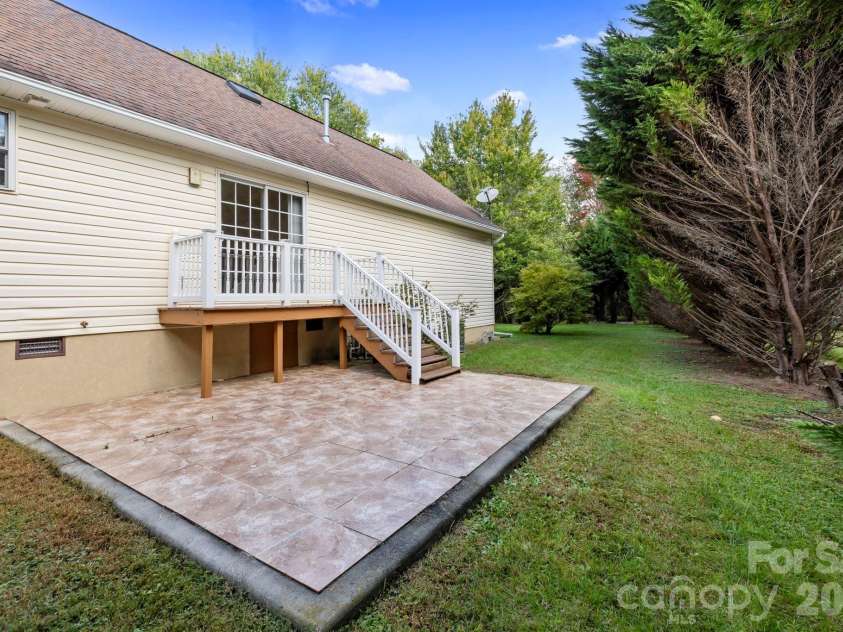 372 Kingfisher Lane, Mills River, NC 28759.  MLS# CAR4310639, YatesRealty ID 12310. 