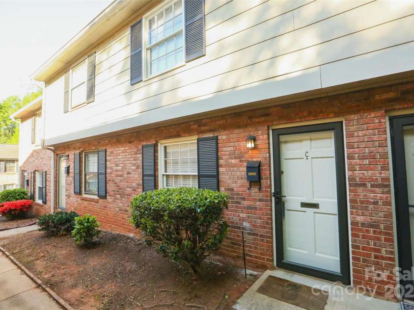 2332 Kenmore Avenue, Charlotte, NC 28204.  MLS# CAR4248912, YatesRealty ID 12311. 