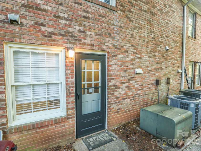 2332 Kenmore Avenue, Charlotte, NC 28204.  MLS# CAR4248912, YatesRealty ID 12311. 
