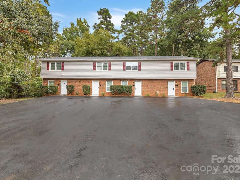2828 Willow Street, Charlotte, NC 28208.  MLS# CAR4255390, YatesRealty ID 12312. 