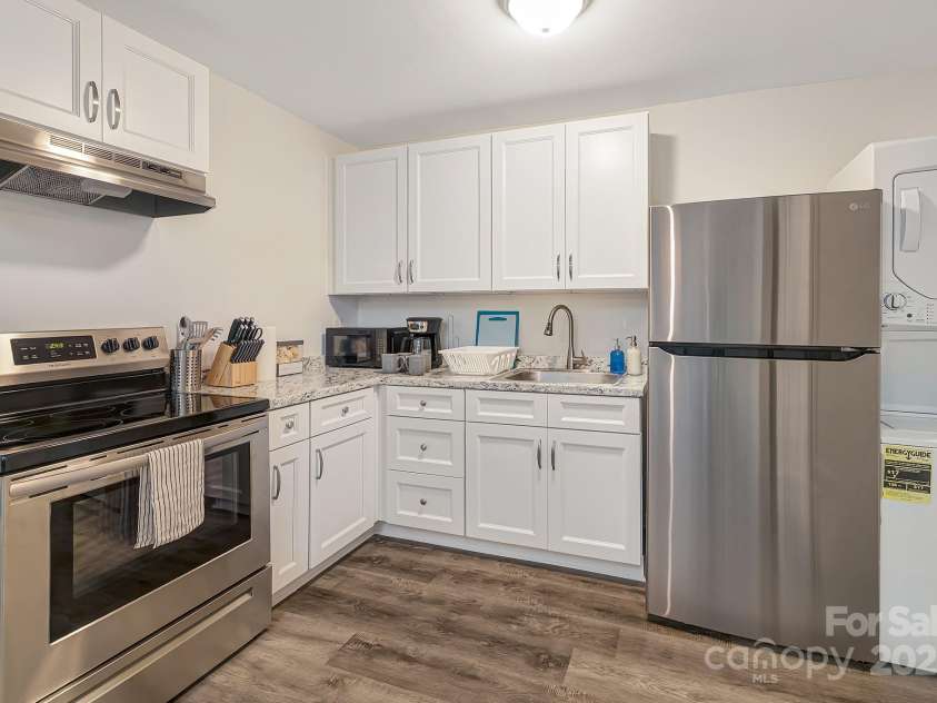 2828 Willow Street, Charlotte, NC 28208.  MLS# CAR4255390, YatesRealty ID 12312. 