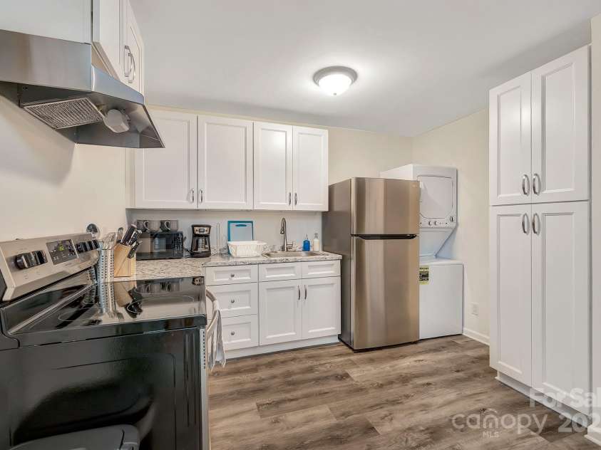 2828 Willow Street, Charlotte, NC 28208.  MLS# CAR4255390, YatesRealty ID 12312. 