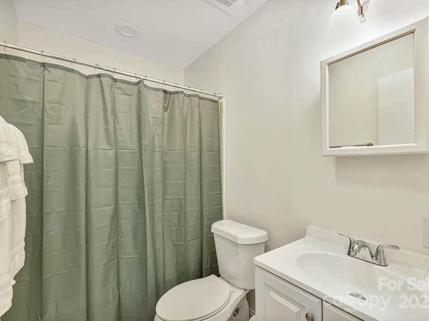 2828 Willow Street, Charlotte, NC 28208.  MLS# CAR4255390, YatesRealty ID 12312. 