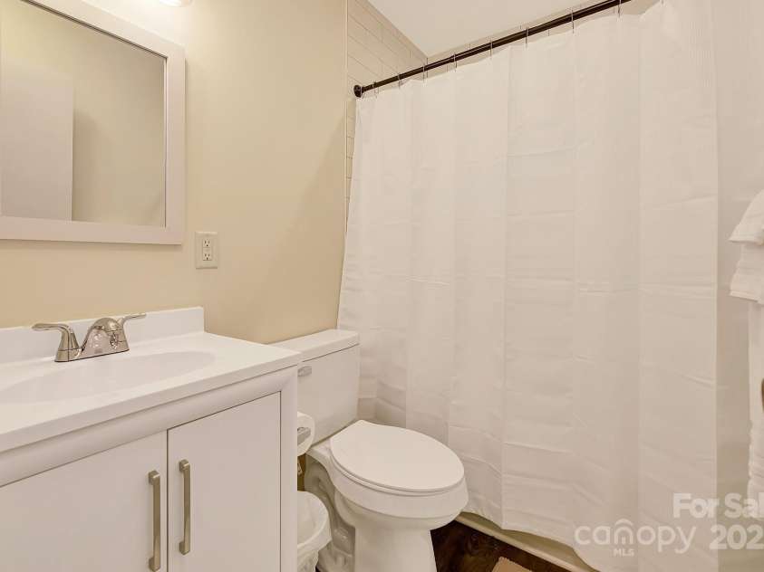 2828 Willow Street, Charlotte, NC 28208.  MLS# CAR4255390, YatesRealty ID 12312. 
