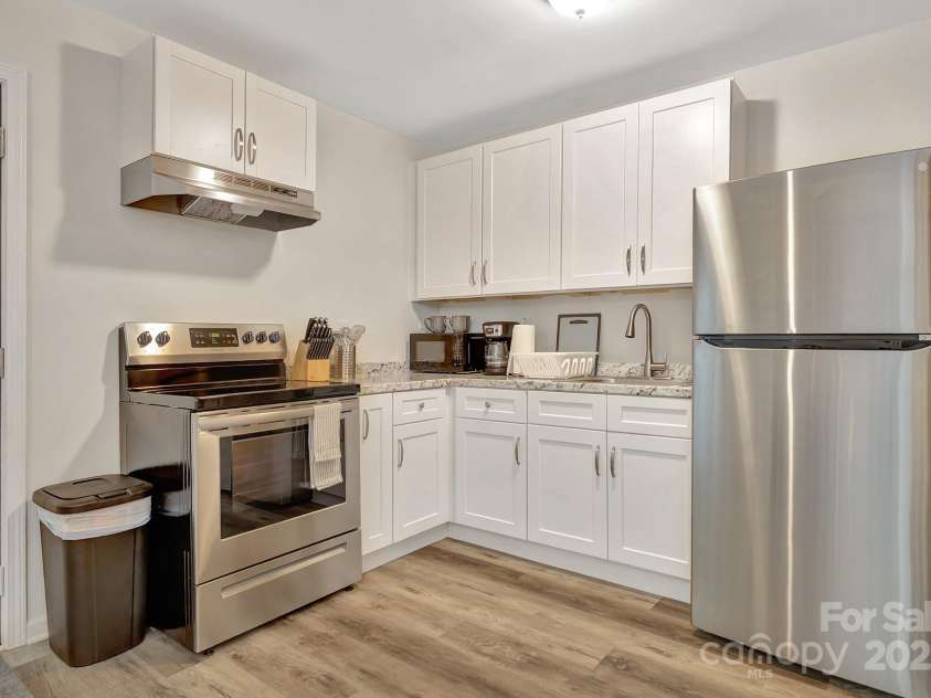 2828 Willow Street, Charlotte, NC 28208.  MLS# CAR4255390, YatesRealty ID 12312. 