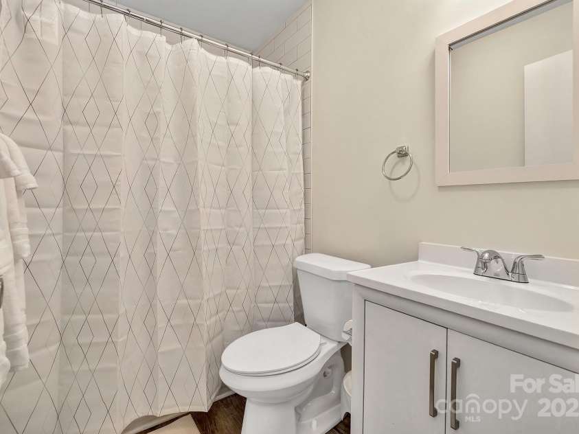 2828 Willow Street, Charlotte, NC 28208.  MLS# CAR4255390, YatesRealty ID 12312. 